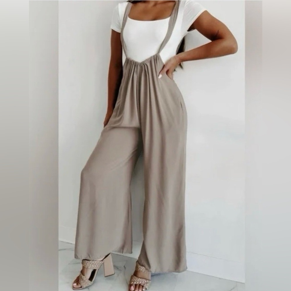 🔥🔥NWT Zenana Light Cement Wide Leg Jumpsuit with Woven Tie Back